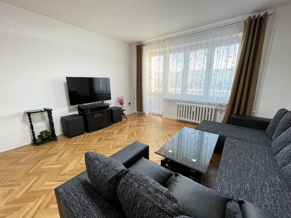 Apartman Jnj Velkomoravska オロモウツ エクステリア 写真